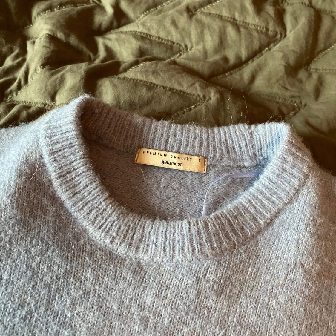 Ljusgrå stickad tröja Gina Tricot - 1