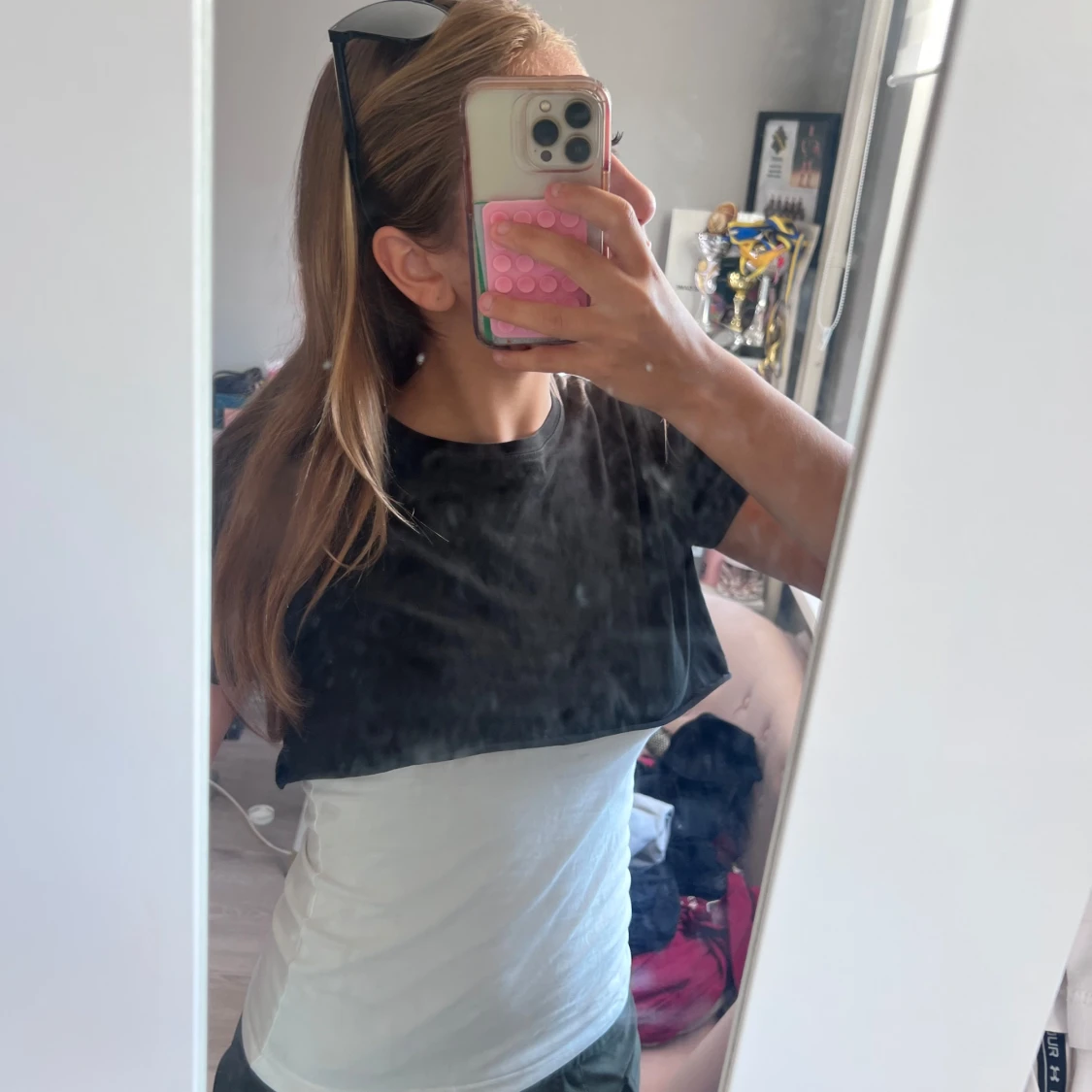 Svart croppad t-shirt - 1