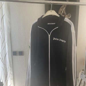 Palm angels kofta - I nyskick, kommer med allt på sista bilden. Nypris runt 5000-6000kr