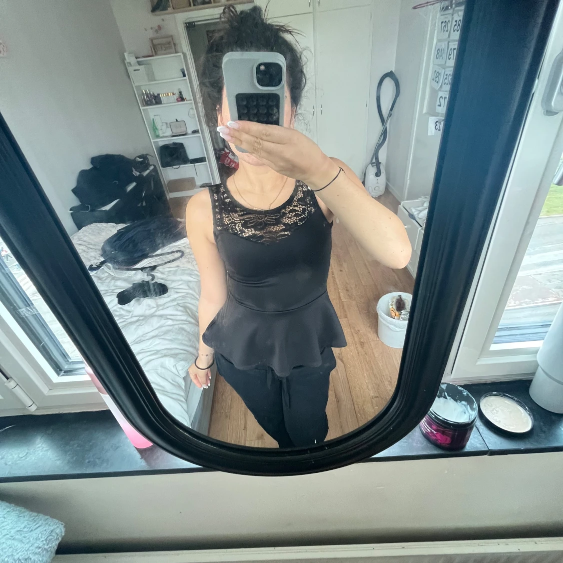 Svart peplumtop med spets från H&M Divided