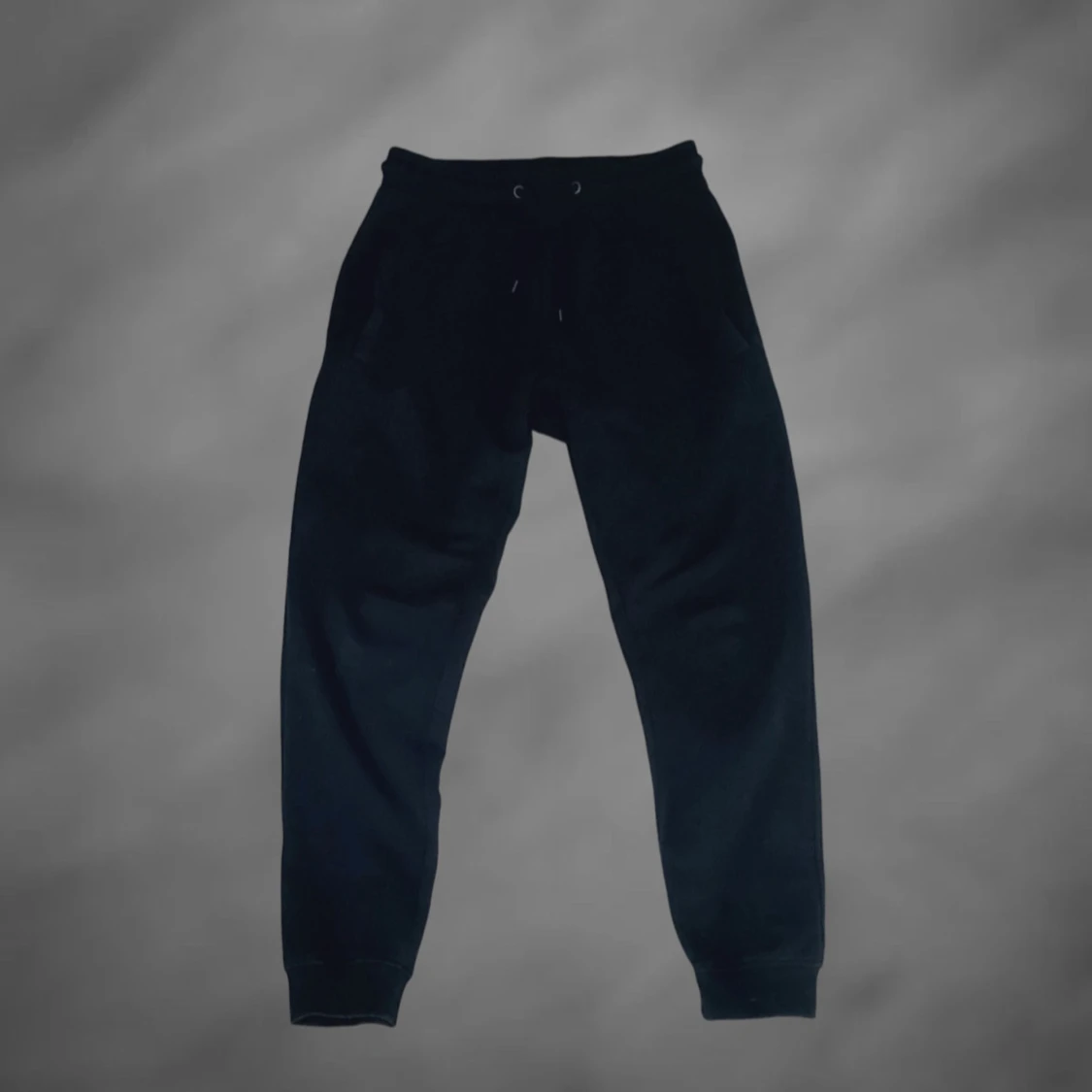 Svarta mjukisbyxor med snörning