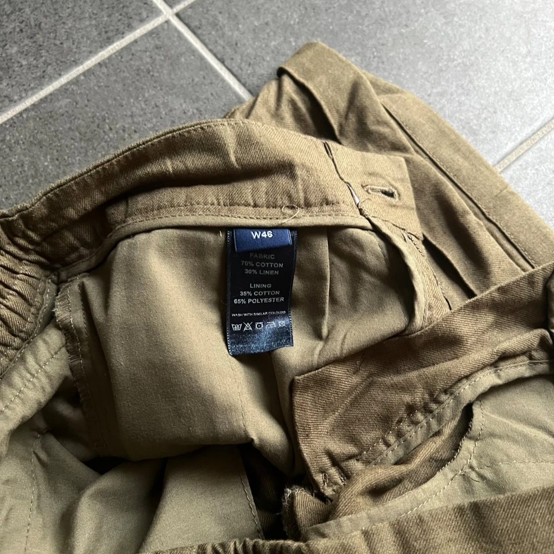 Olivgröna shorts från John Henric - 3