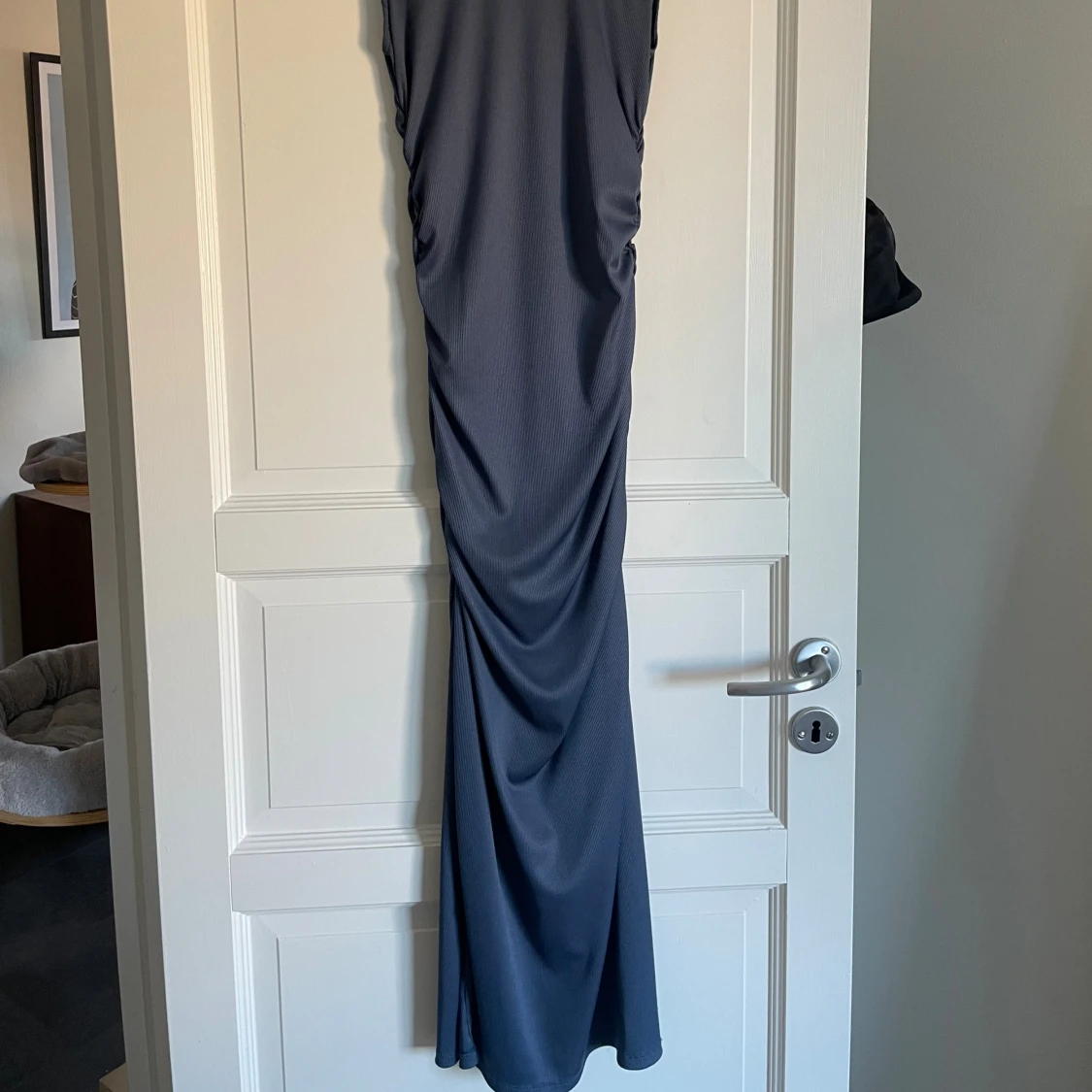 Mörkblå långärmad klänning från Zara - 1