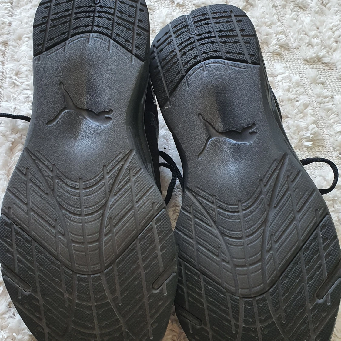 Svarta sneakers från Puma Softfoam - 4