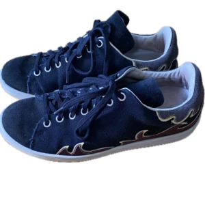 Isabell Marant sneakers!  - Snygga mörkblå sneakers från Isabel Marant!  Superfina och jättesköna! Och de är i bra skick! Fler bilder finns! Först till kvarn! Kan packa och skicka Idag vid snabbt köp. 🤗