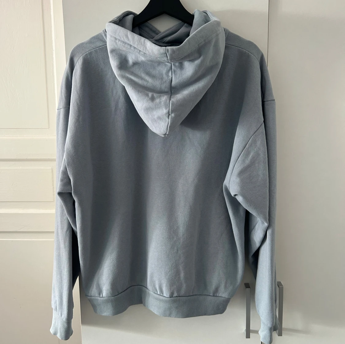 Ljusblå hoodie från 157, storlek M - 1