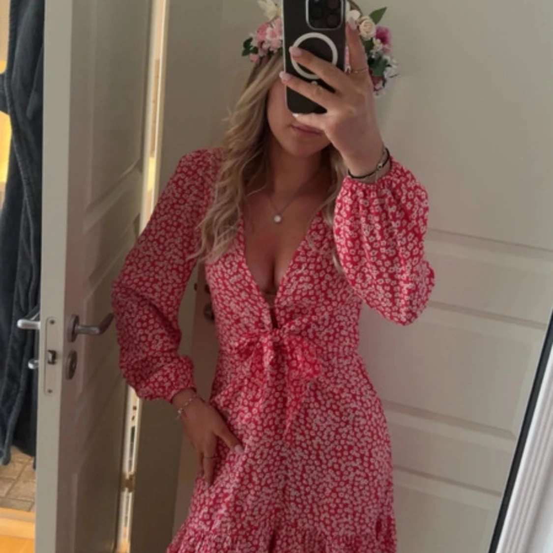 Rosa blommig kortklänning med knyt