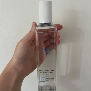 Hudvård - En ansiktstoner från det koreanska märket Etude, endast använd 2-3 gånger, mycket kvar!  Nypris: 190   