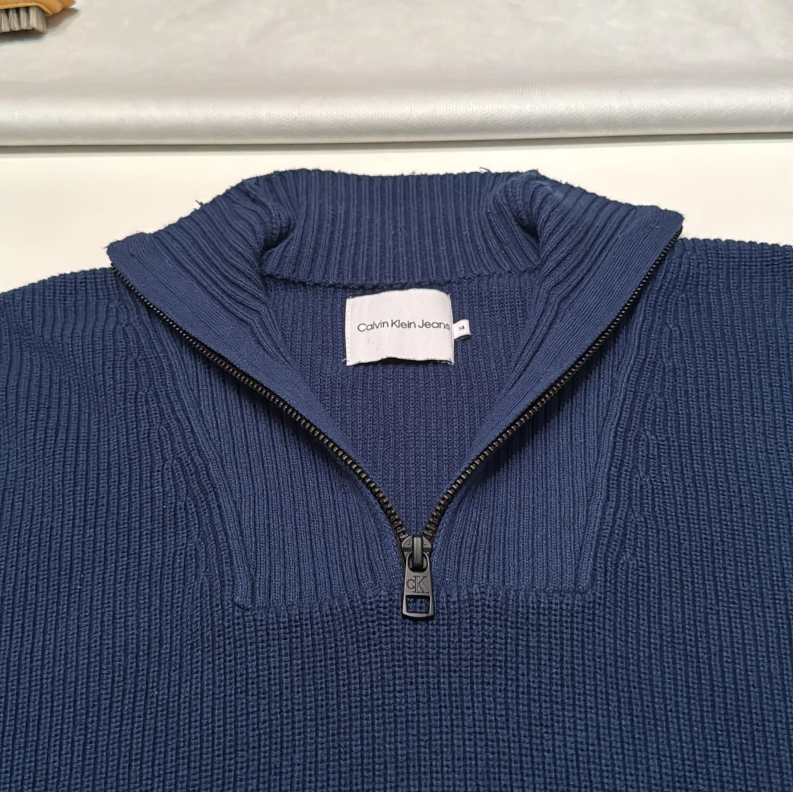 Blå stickad half zip från Calvin Klein - 1