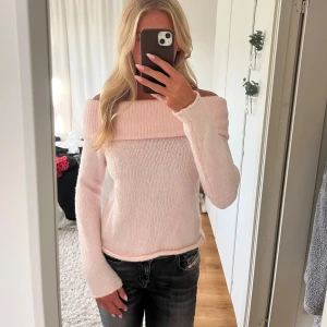 Offshoulder stickad tröja - Sälja denna supersöta stickade tröjan i storlek XS från Gina Tricot. Skriv vid funderingar💕