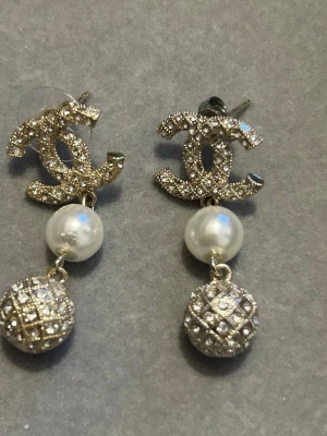 CC - Örhängen  - Aldrig använda