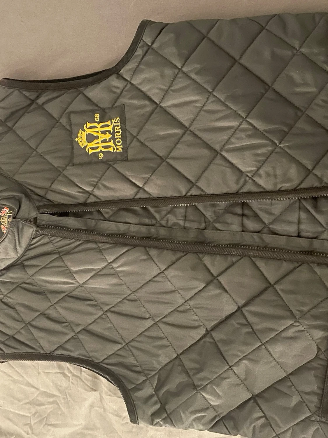 Svart quiltad väst från Morris