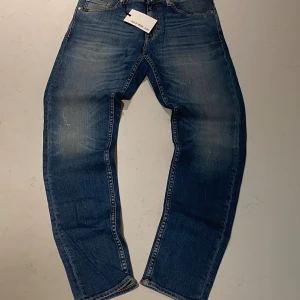 Tiger Of Sweden jeans - Tja! Säljer helt sprillans nya tiger of sweden jeans. De är aldrig använda och aldrig tvättade heller. Inga skador eller fläckar någonstans å topp skick. Tags och storlek sitter på! Fraktar samma dag som du köper 110%. Var inte rädd att höra av dig och priset är självklart prutbart