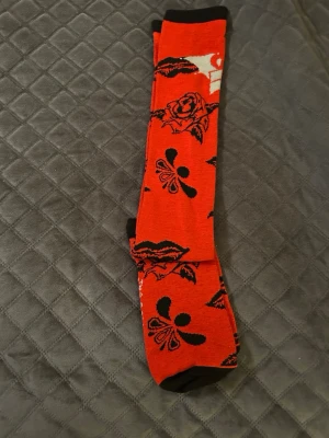 Knästrumpor i onesize ca 36-42 - Helt nya knästrumpor i onesize. Ca 36-42.