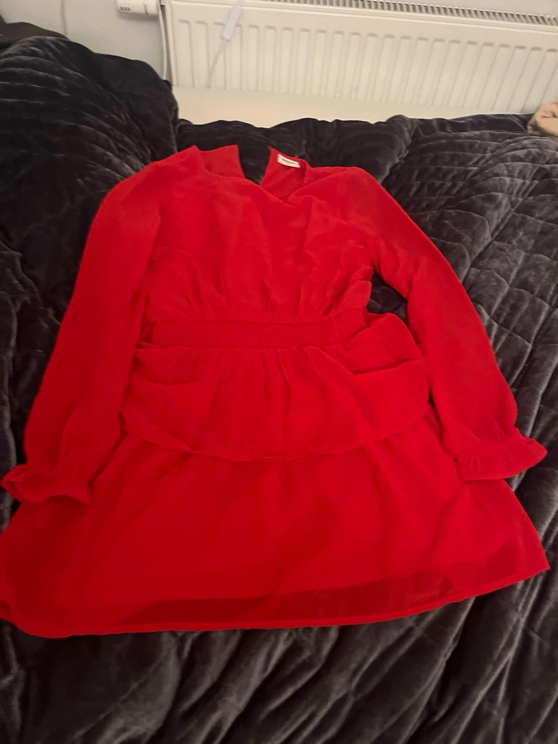 Röd volangklänning från Kappahl