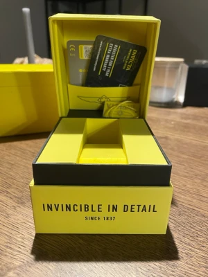 Invicta klock ask  - Invicta ask till en klocka i nyskick med allt tillbehör.   ‼️OBS klocka medföljer EJ‼️