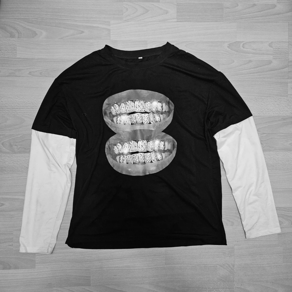 Svart t-shirt med grills streetwear
