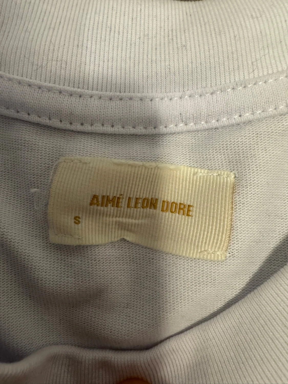 Vit Aimé Leon Dore t-shirt med blå print - 1