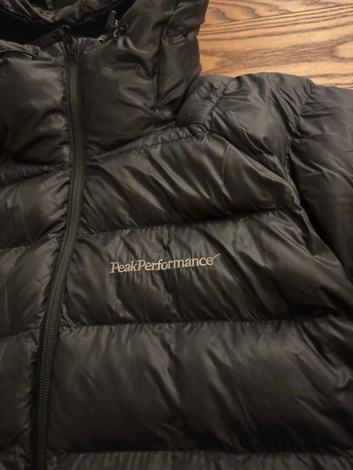 Svart dunjacka från Peak Performance - 1