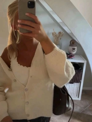 Kofta  - Storlek XL, se två sista bilder för passform. Passar mig som annars bär S/m 