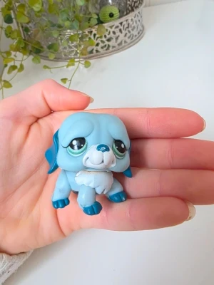 Littlest pet shop - Lps Littlest Petshop Sky Light Blue St Bernard Dog #1087. Generation 2 vilket gör den mer värd. Finns fler i min profil för samfrakt