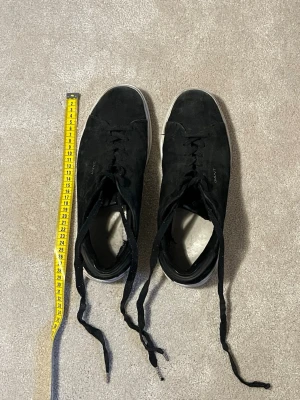 Svarta mockasneakers från Gant - Ett par välanvända GANT skor!✨ hör gärna av er vid frågor👍🏼📦