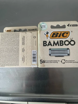 Bic Rakblad 2 pkt. Oöppnade  - Bilden visar förpackningar till rakblad från BIC och  det är 2 pkt med 5 i varjebutikdoris ca 159:- st per paket 