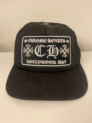 Chrome hat - Nypris 5999:-. Pris kan diskuteras.