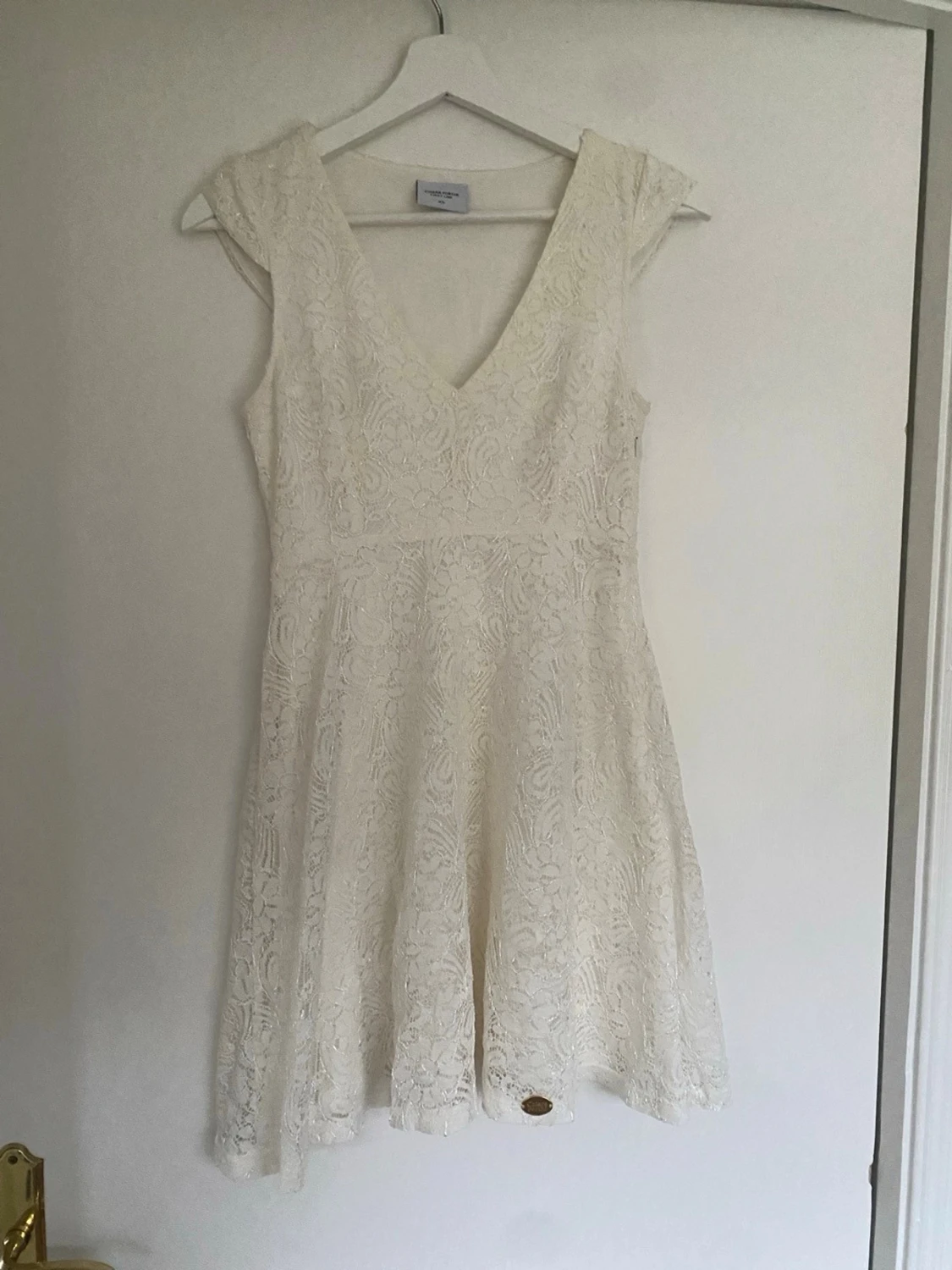 Vit spetsklänning från Chiara Forthi