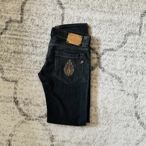 Dondup jeans  - Tja säljer dessa exklusiva Dondup jeans | w31 passar w33🍁 | skick 8/10! Om ni har frågor eller funderingar skriv här💷