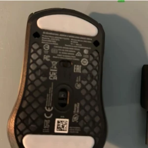 Logitech mus - En 10/10 mus som inte har använts något säljer denna eftersom tappat intresset. Nypris ungefär 1200.