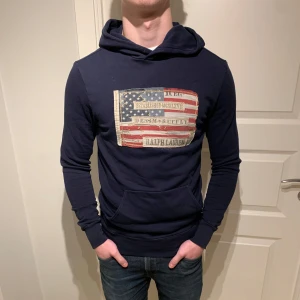 Ralph Lauren | Hoodie - Eftertraktad Raffe Hoodie! | Utmärkt skick som ny typ! | Storlek XS men kan passa lite större också! | Ställ gärna frågor innan du köper!