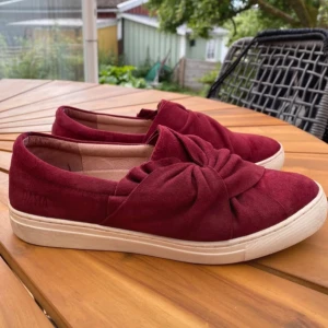 Dasiaskor - Finaste skorna från Dasia, liten fläck på fram sidan som knappt syns.