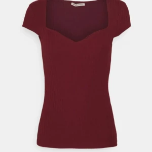 Anna field tröja!! - Så fin röd tröja! Aldrig använd men ingen prislapp