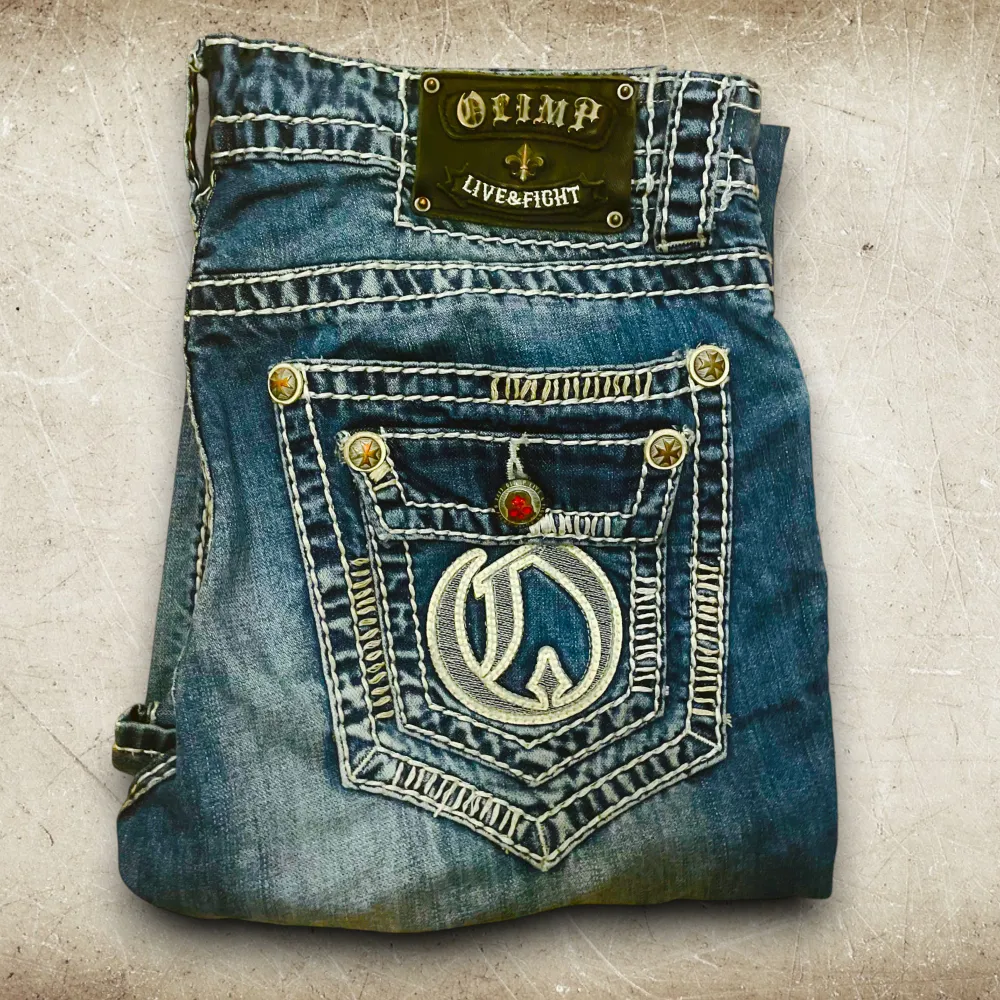 Thick stitch Rock revival and true religion - type jeans (OLIMP) with pocket flaps in the bootcut 