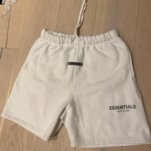 Essential Shorts  - Aldrig använt. Storlek S