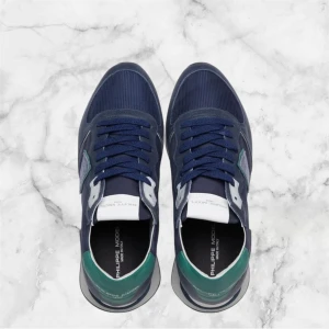 Sneakers Philippe Model  - Säljannons för Plick:  Philippe Model sneakers, storlek 43. Helt nya i originalskick! Pris: 2399 kr (nypris 3330 kr). Stilsäkra och bekväma skor för alla tillfällen. Passa på innan de försvinner!