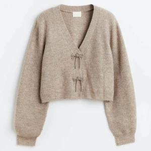 Tröja - Använt den två gånger. Är i jättebra skick. Pris kan diskuteras 