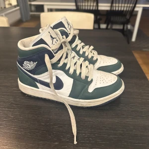 Jordans strl 36 - Riktigt snygga Jordans, knappt använda så i väldigt fint skick!