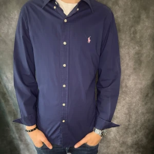 RALPH LAUREN SKJORTA - // Ralph Lauren skjorta | Nyskick | Stolrlek: S slim fit | Nypris runt 1800 | Kontakta för fler frågor eller funderingar // DELUXECLOSET