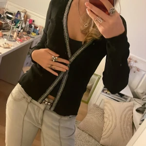 Kofta - Fin svart kofta. Passar på mig som har storlek S. 💓 Från mng❣️