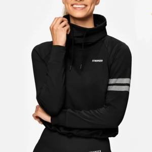 Stronger turtleneck svart - Svart turtleneck tröja från stronger i storlek xs. Tröjan är i mycket bra skick då den endast är använd ett fåtal gånger. Nypris 699kr.