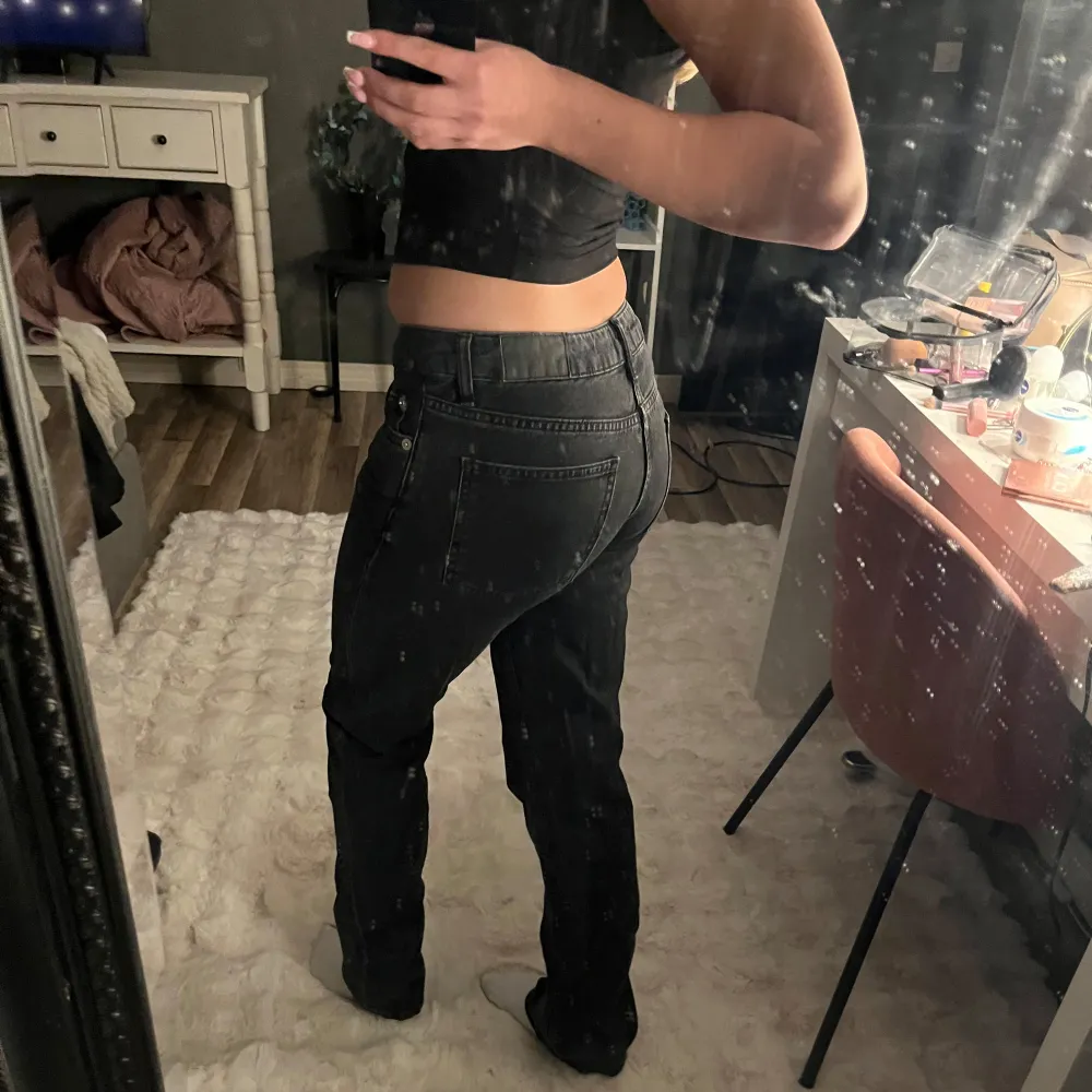 Sköna svarta jeans från lager 157 i storlek S🖤använda några få gånger sen förra sommaren. Low waist Straight. Jeans & Byxor.