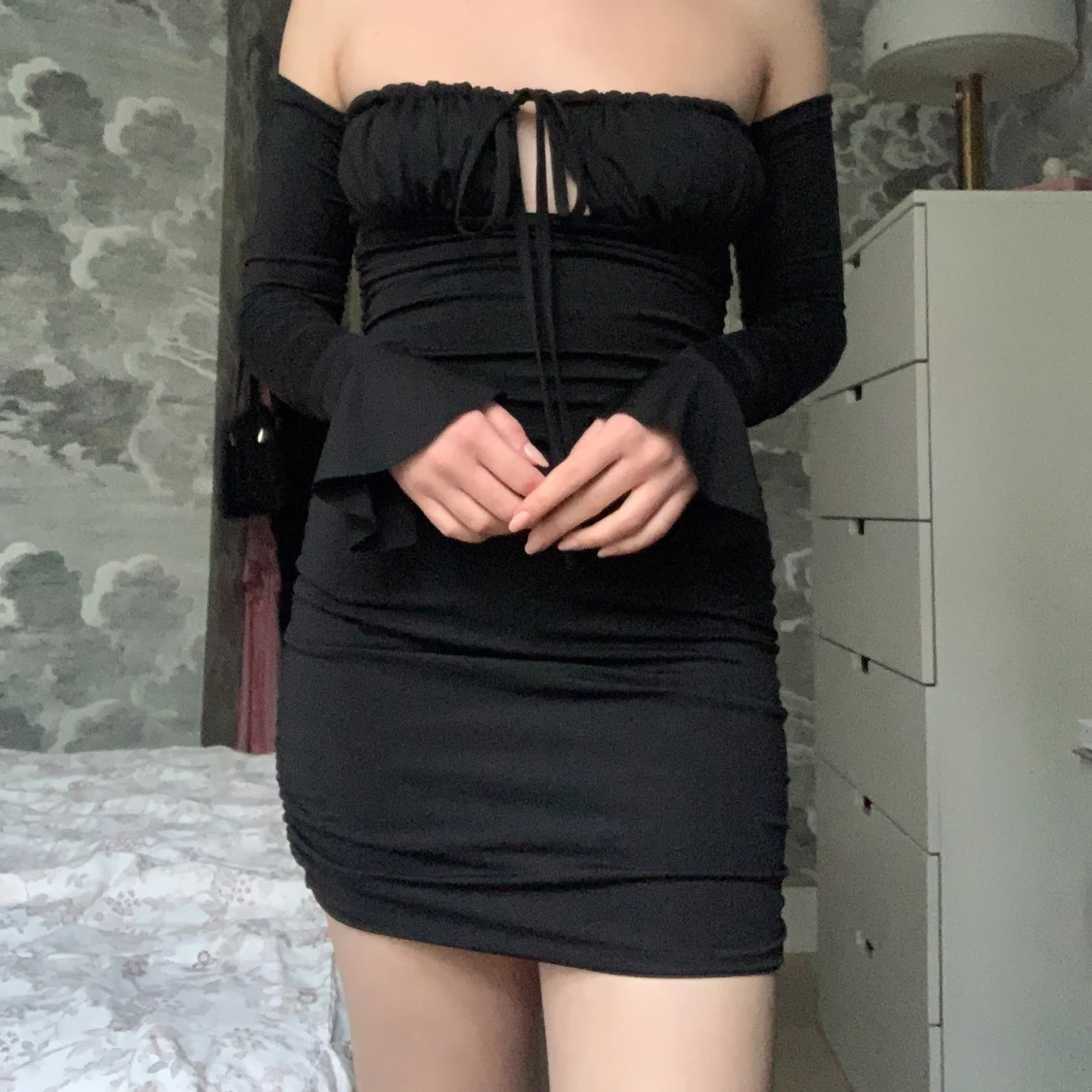 Svart offshoulder klänning