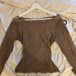 Beige/brun spetströja - Skitsnygg men aldrig kommit till användning, endast testad hemma. Köparen står för frakten🤎