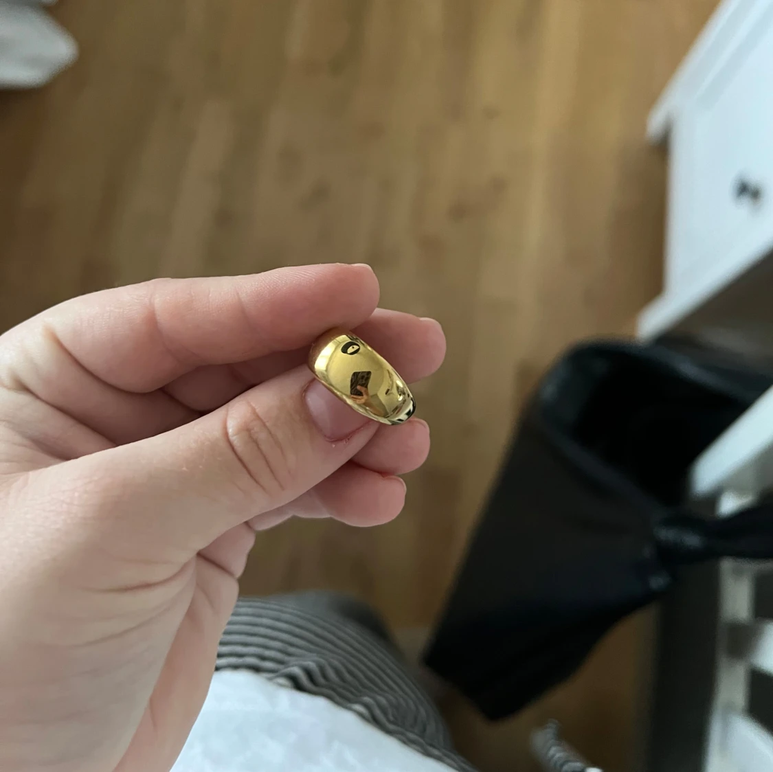 Guldfärgad ring - 90