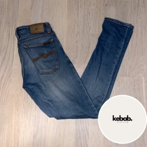 Nudie Jeans - Skick 5.5/10 | Originalpris: 1699kr | Steal pga jag har förstört mönstret på en av bakfickorna