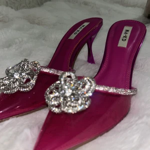 Klackar  - Super fina klackar aldrig använd 40 och 39 i storlek 