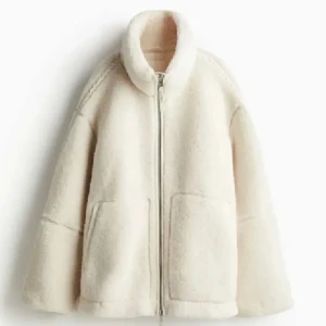 Teddy jacka - Knappt använd så i superfint skick💕är i xs men den är  oversized