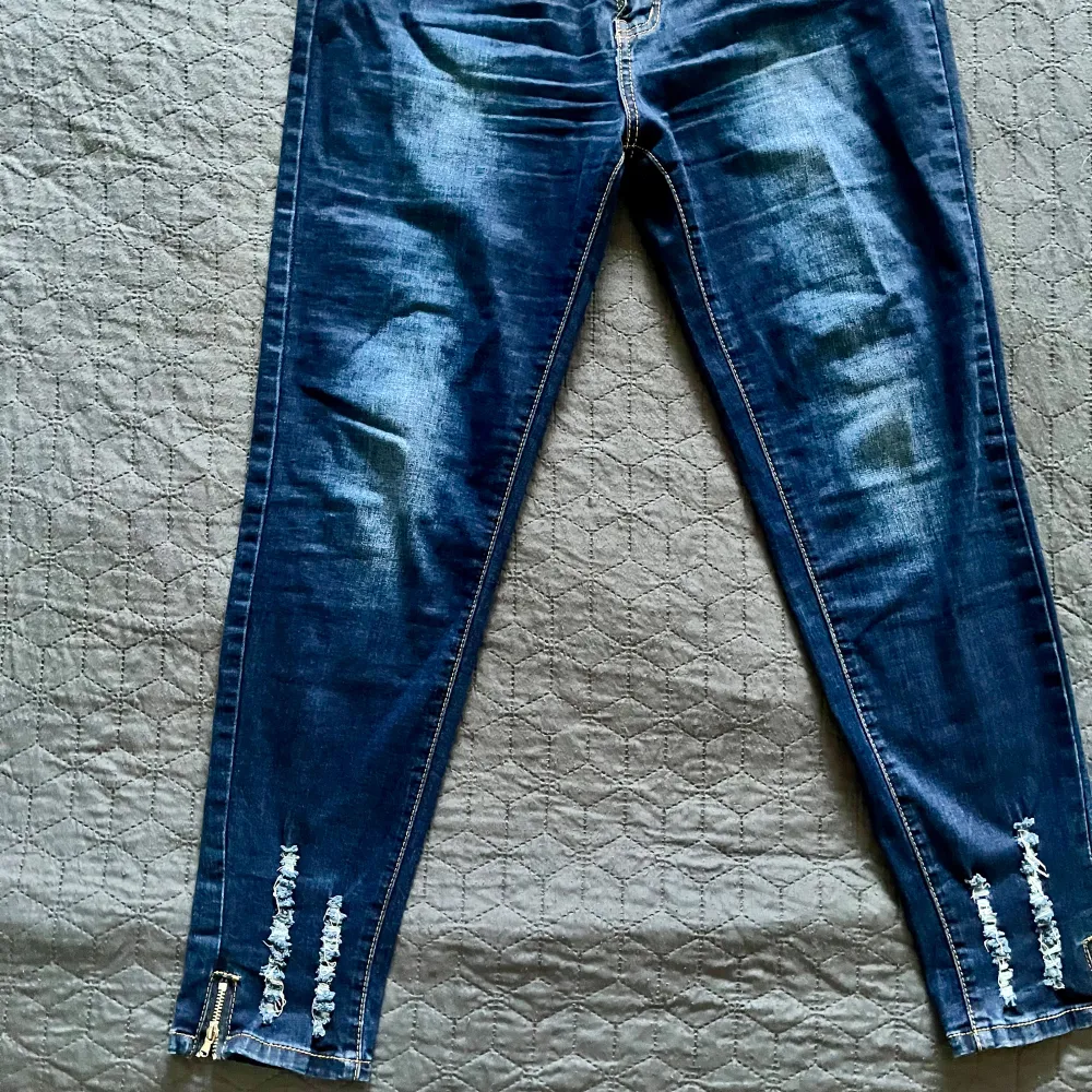 Jeans i bra skick, storlek 42/L, pris 150kr. Jeans & Byxor.